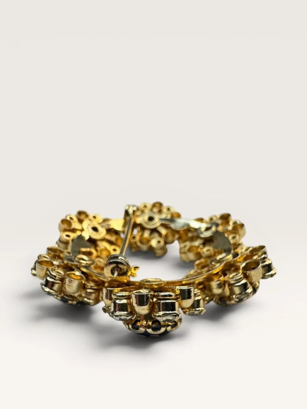 1950s Mid Century Blue Crystal Wreath Brooch Gold Tone Floral Vintage